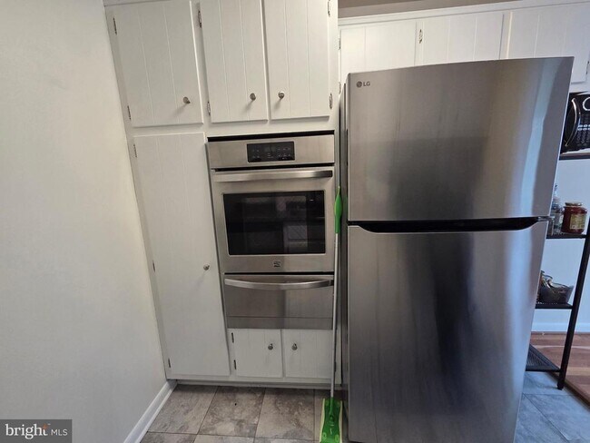 Building Photo - 10432 Rockville Pike