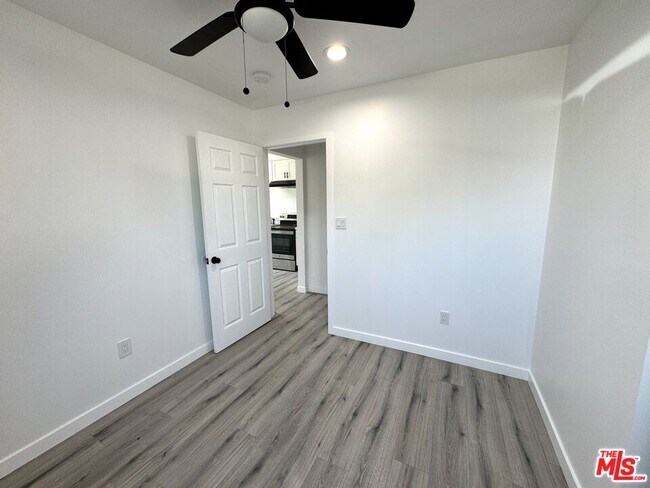 Building Photo - 841 W 64th St