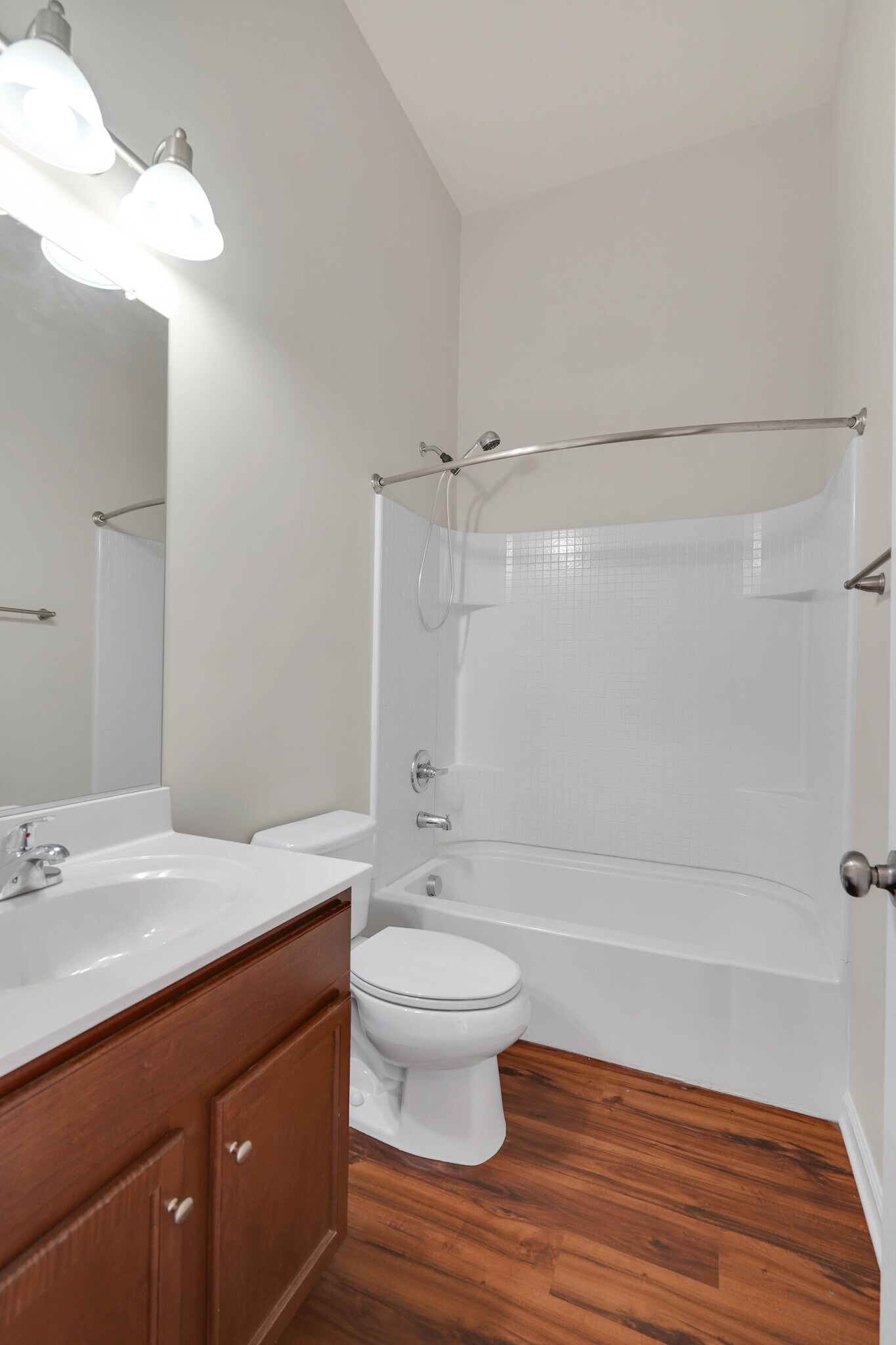 Building Photo - 6 Lamplighter Ln