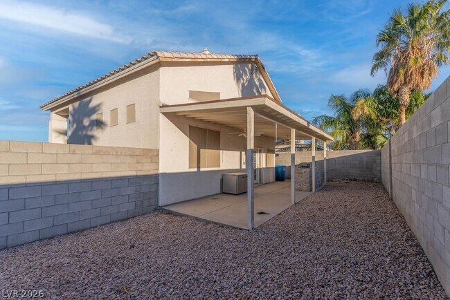 Building Photo - 879 Cozy Valley St