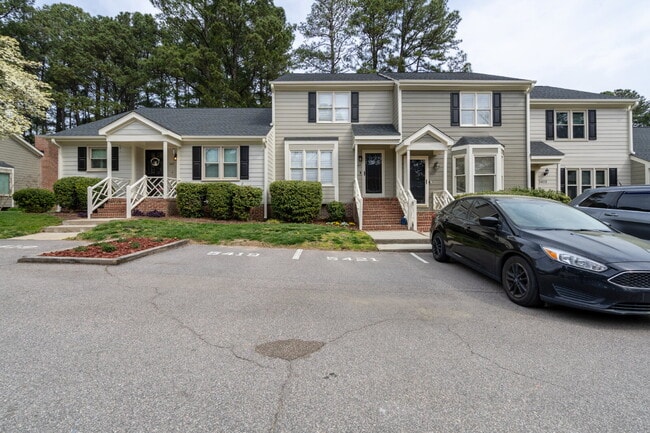 Building Photo - Two Bedroom Townhome in Raleigh's Heart!