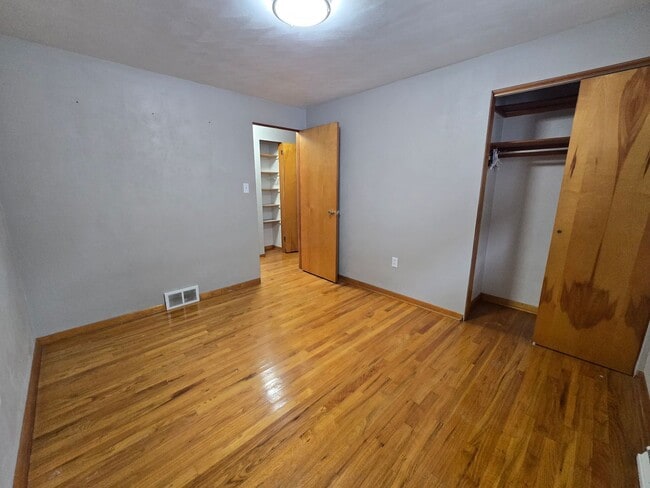 Building Photo - 3 Bedroom Home - Conveniently Located in N...