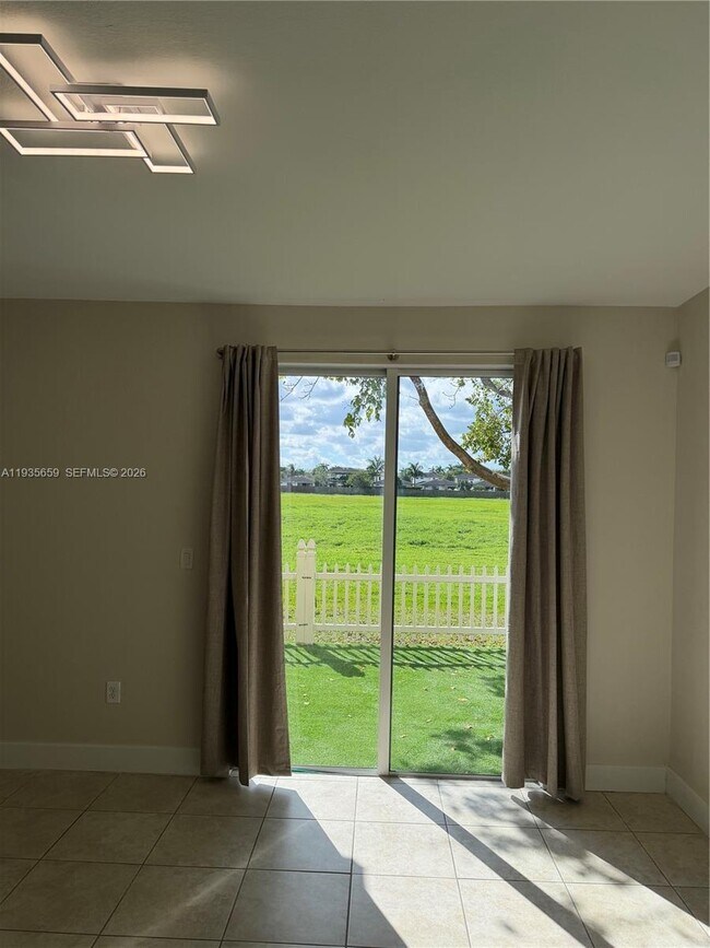 Building Photo - 134 SE 28th Ter