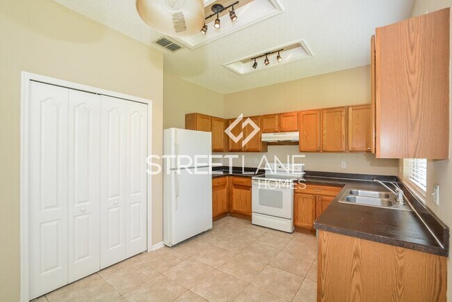 Building Photo - REDUCED PRICE! Charming 5 Bedroom in Orlando!
