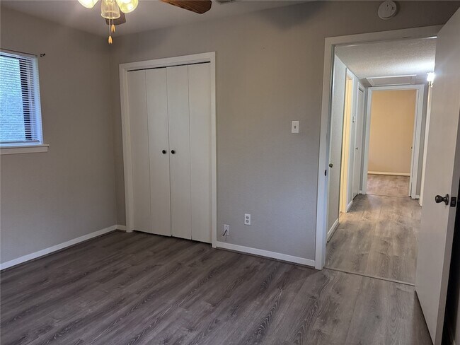 Building Photo - 1478 Apache Dr