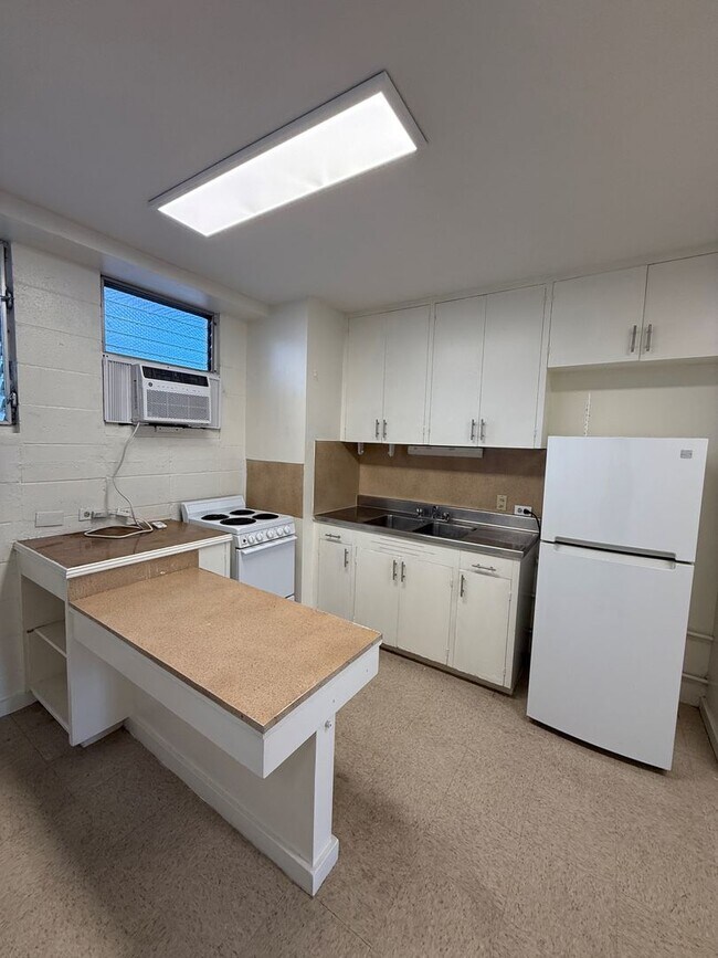 Building Photo - 1808 Liliha St