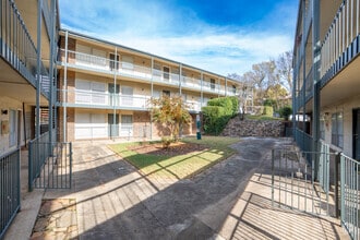 Building Photo - Carolisa Apartments