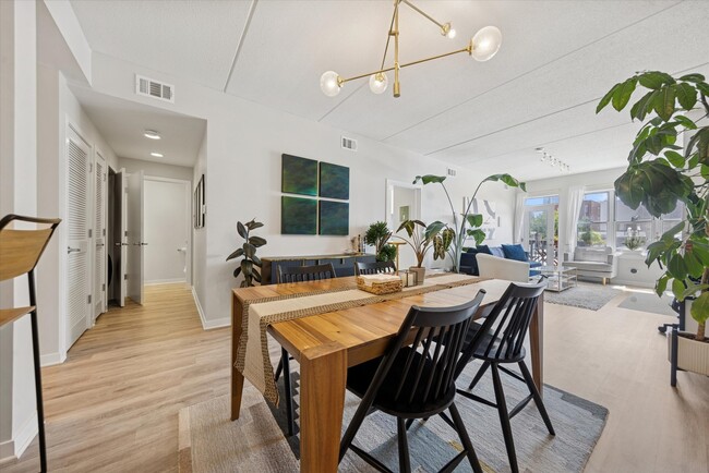 Building Photo - 1515 N Wells St