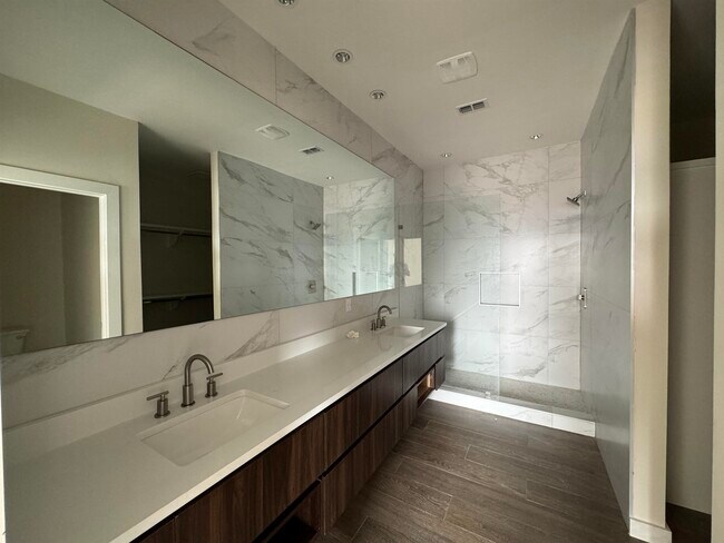 Building Photo - 210 Veracruz Dr