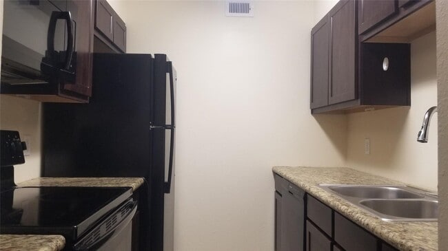 Building Photo - 8415 Hearth Dr