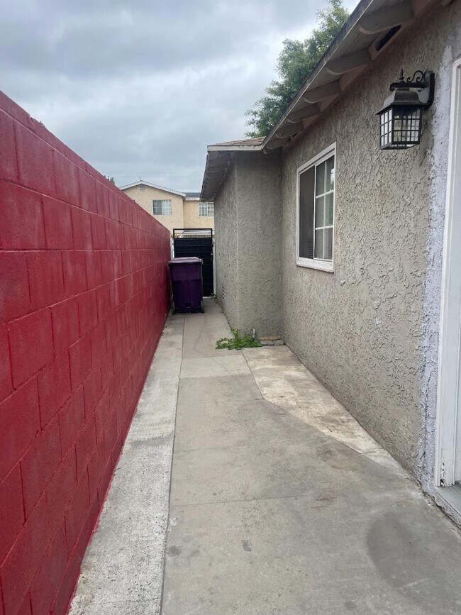 Building Photo - 3539 Baltic Ave