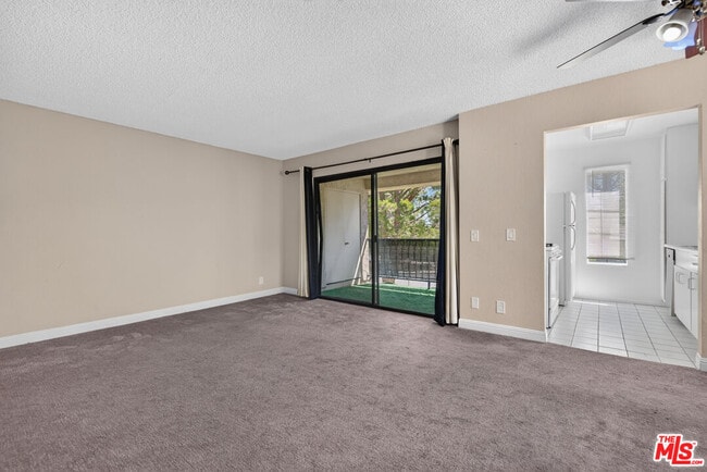 Building Photo - 2554 Olive Dr
