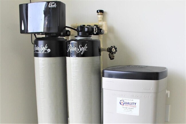 Building Photo - 1619 Stuart Creek Dr