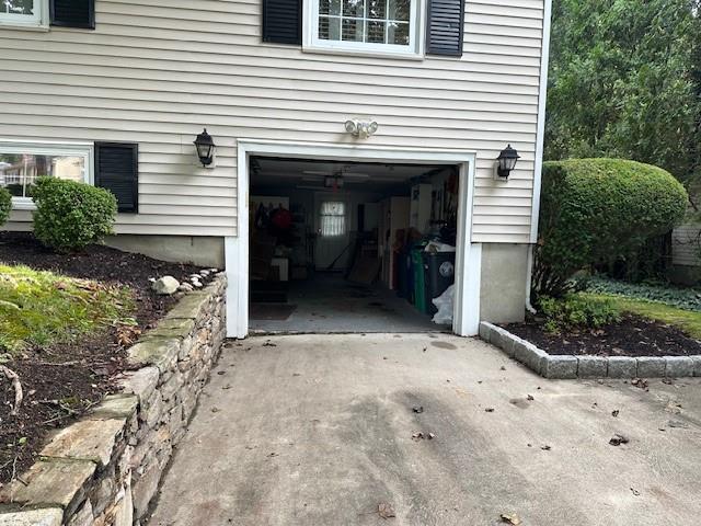 Building Photo - 14 Rip Van Winkle Cir