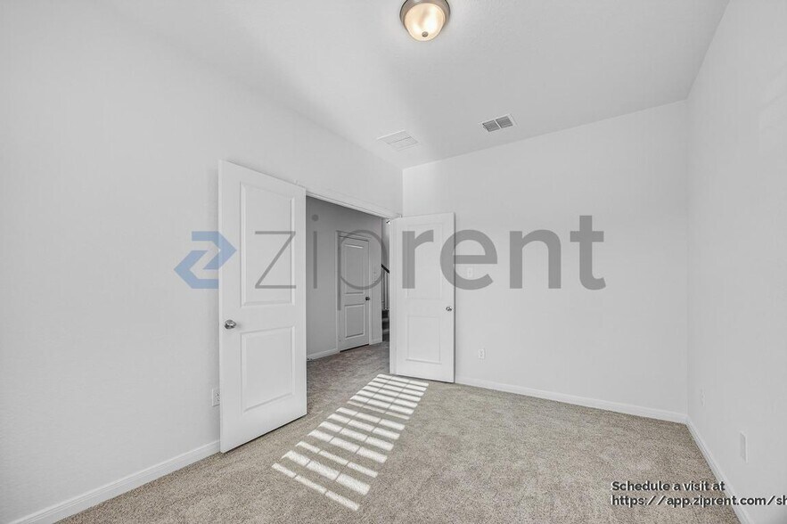 Building Photo - 8303 Kettles Rdg