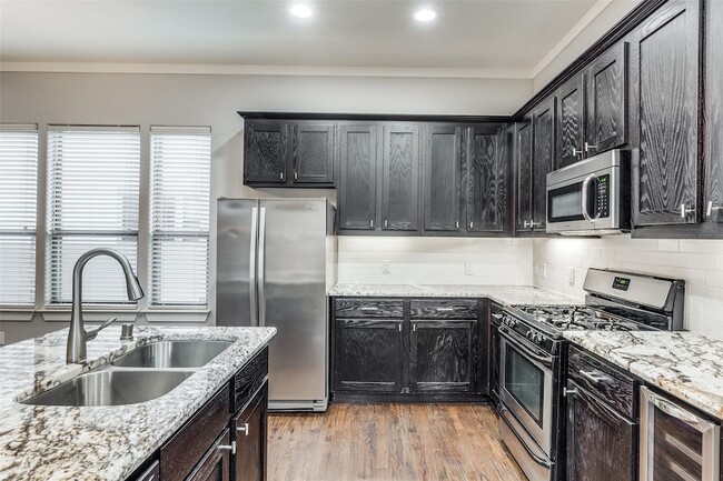 Building Photo - 4323 Dickason Ave