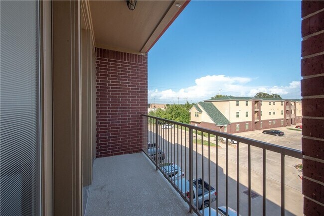 Building Photo - 1915 Dartmouth St