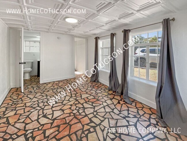 Building Photo - 940 E Florita St
