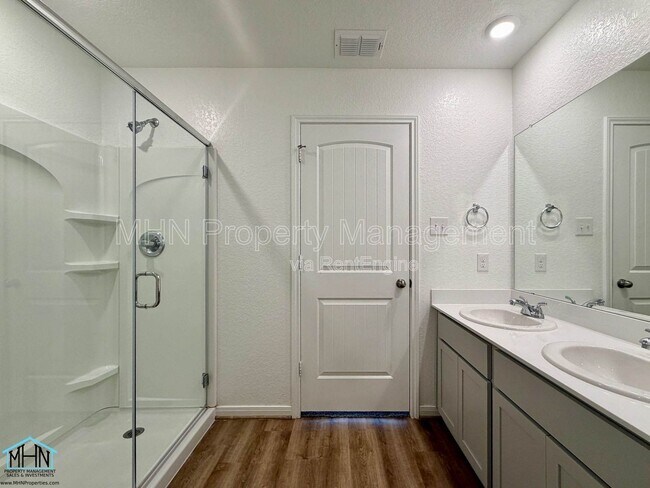 Building Photo - 11151 Hollinger Cir