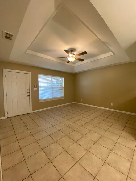 Building Photo - 1209 Swallow Ave