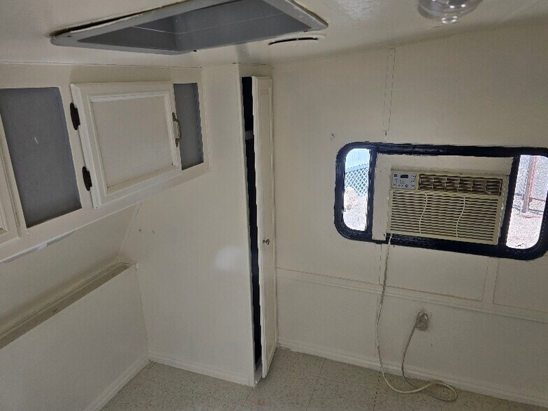 Building Photo - 2065 Atwater Blvd