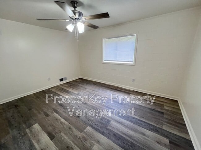 Building Photo - 3465 Melrose Dr