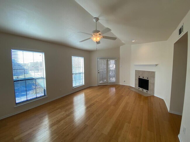 Building Photo - 3101 Townbluff Dr