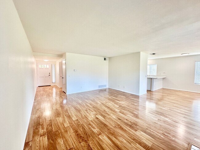 Building Photo - 1652 Pala Lake Dr
