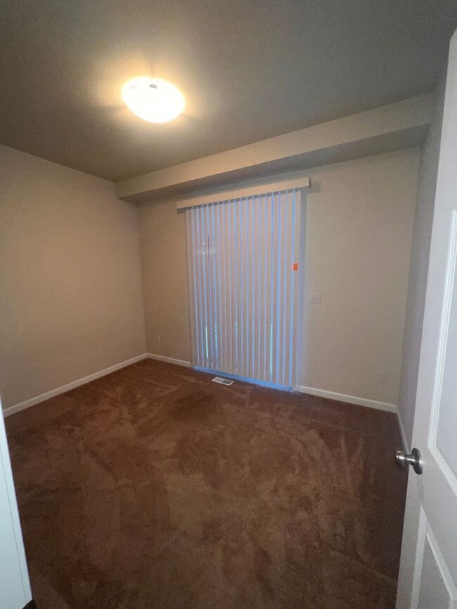 Building Photo - 174 Willow View Circle