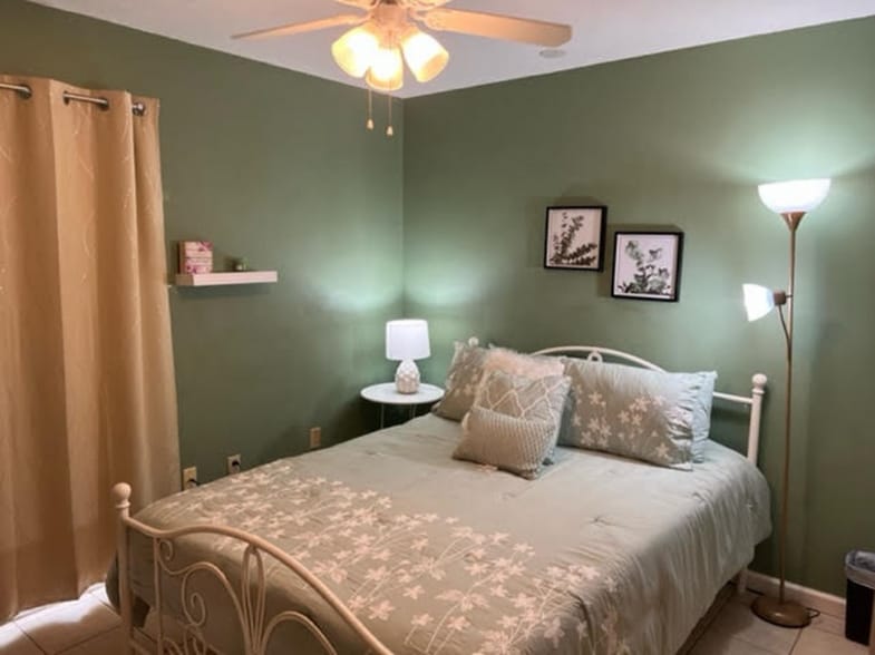 Building Photo - 1700 SW 16th Ct