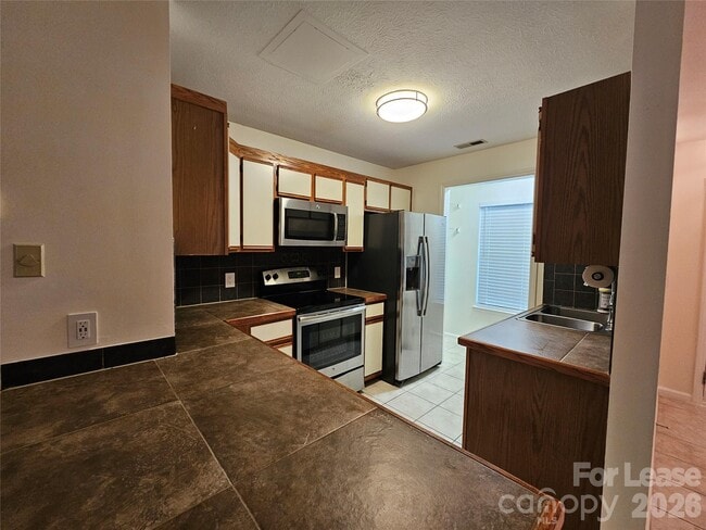 Building Photo - 802 Selwyn Oaks Ct