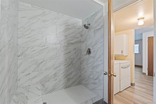 Building Photo - 6734 Hampton Dr