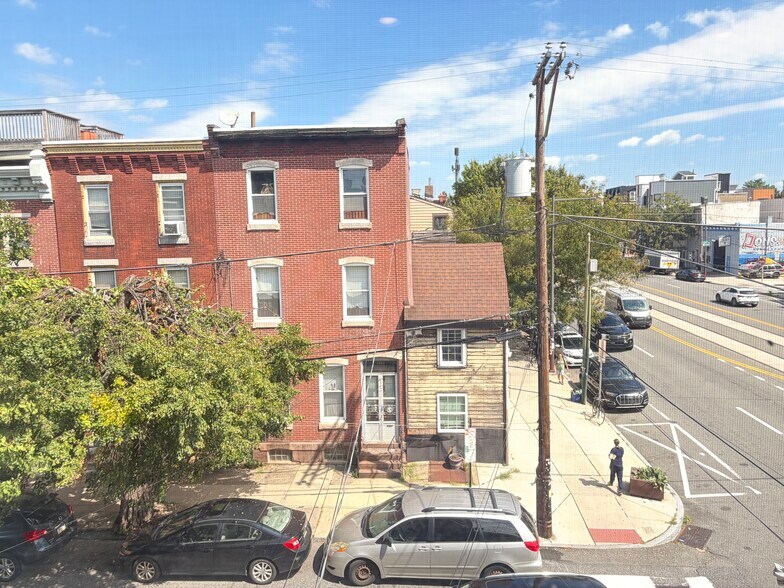 Building Photo - 115 E Girard Ave