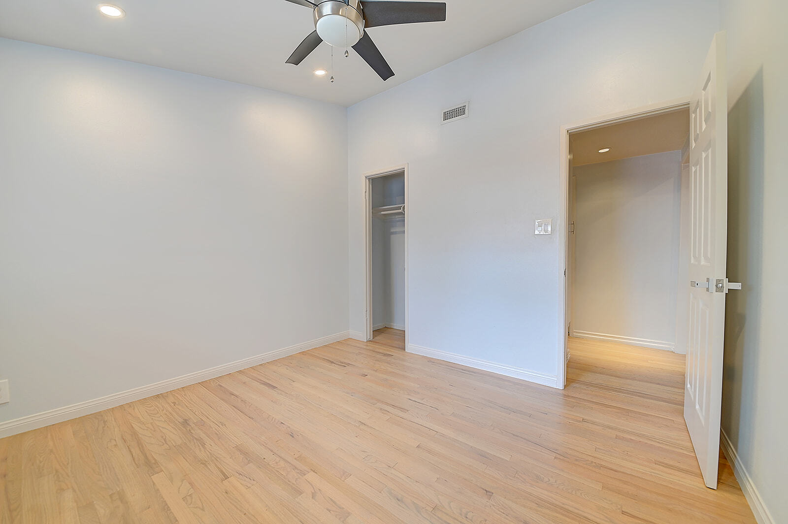 Building Photo - 2044 W Spruce Ave