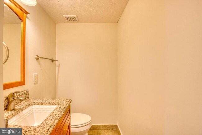 Building Photo - 9220 Pinenut Ct