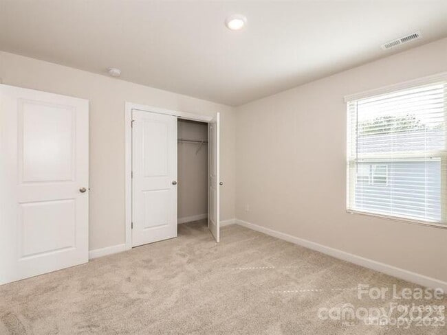 Building Photo - Charming 3-Bedroom Home with Landscaped Ba...