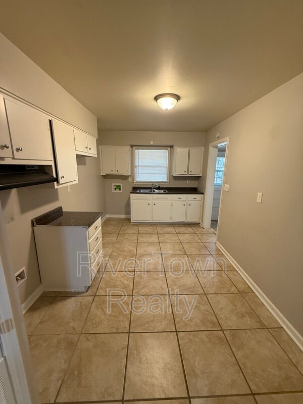 Building Photo - 4867 Dianne Dr