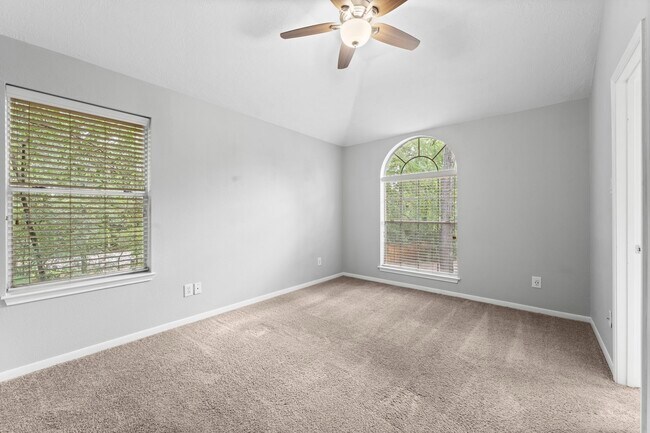 Building Photo - 17 E Willowood Ct