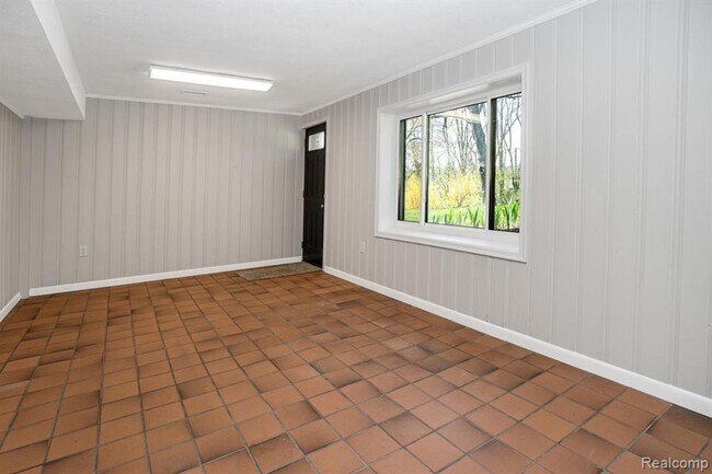 Building Photo - 2700 Colonial Way