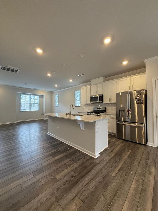 Building Photo - 409 Deercroft Dr