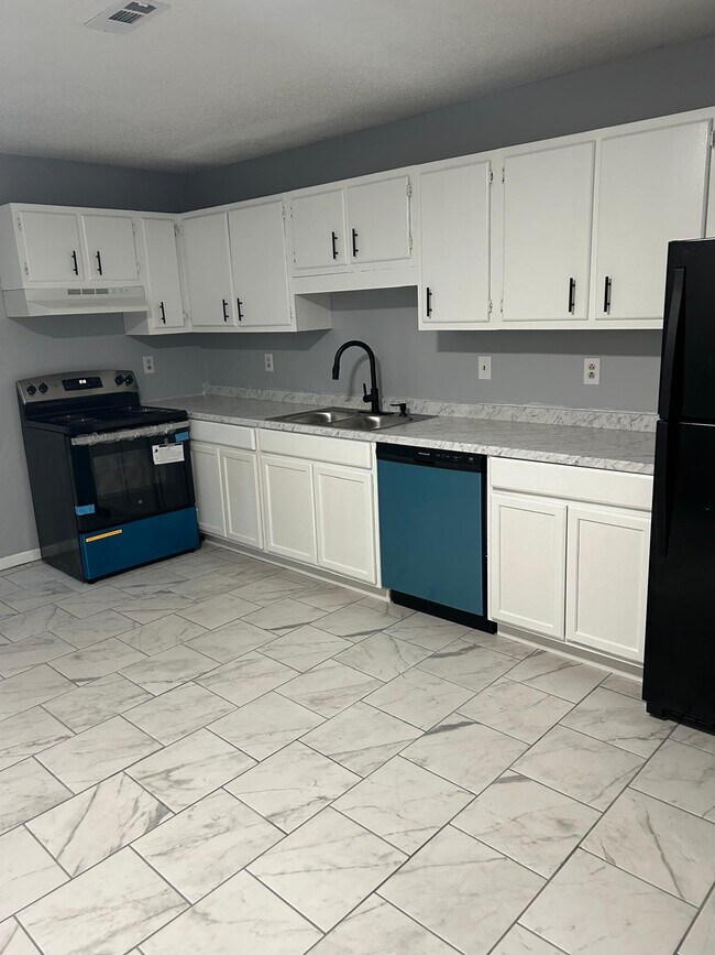 Building Photo - 614 Miller Ave