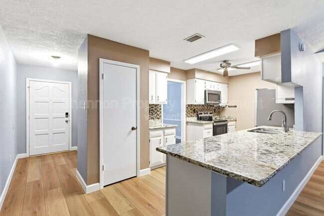Building Photo - 6009 Leafwood Cir