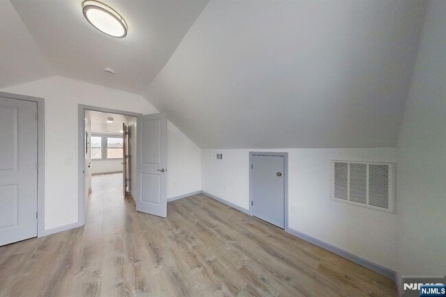 Building Photo - 170 Sunset Ave