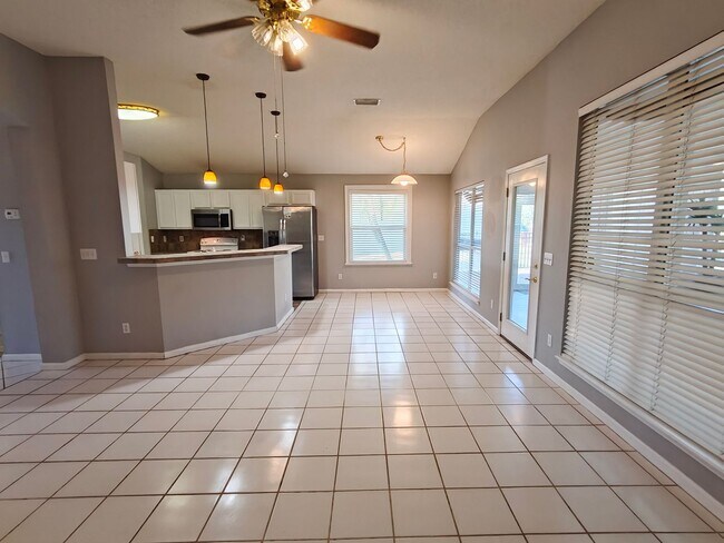 Building Photo - Florida Living at Its Best – 3BR Home with Hot Tub & Resort Amenities