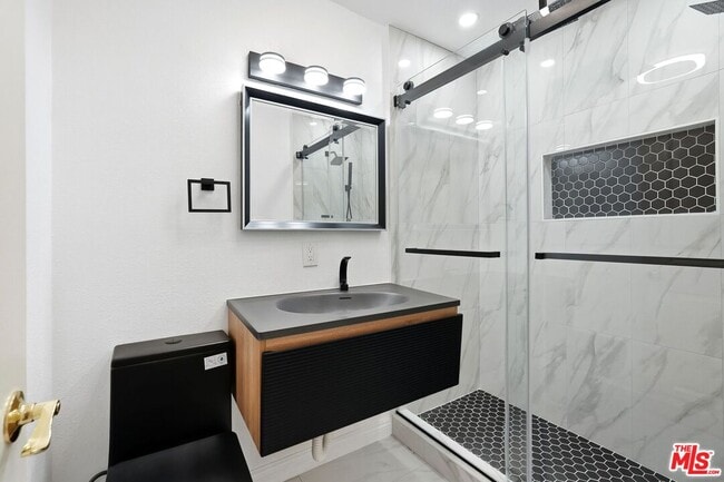 Building Photo - 2406 Aviation Blvd