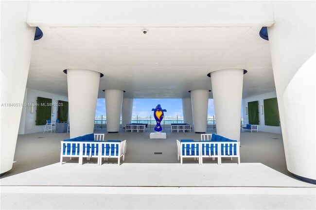 Building Photo - 1800 N Bayshore Dr