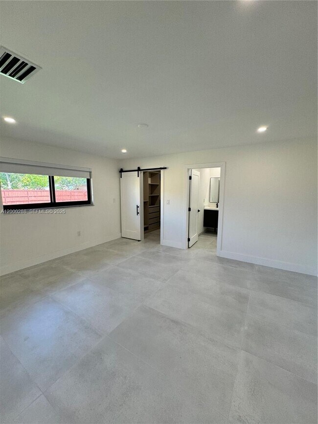 Building Photo - 3335 SW 65th Ave