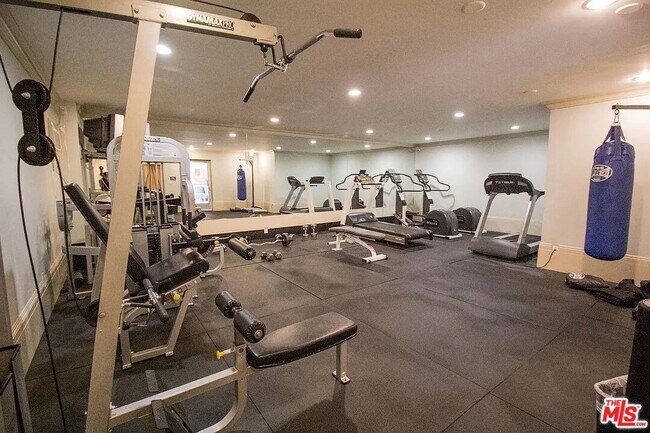 Building Photo - 1154 S Barrington Ave