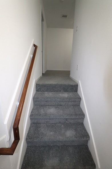 Building Photo - 6950 Paris St