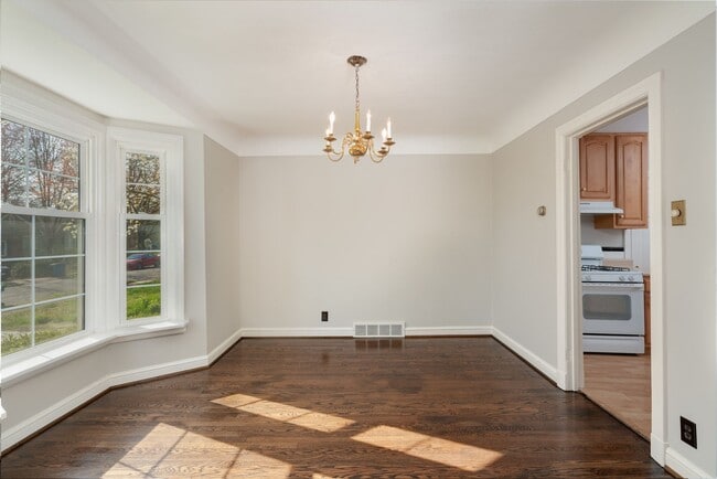 Building Photo - 2B/1B Charming Single Family home in Glend...